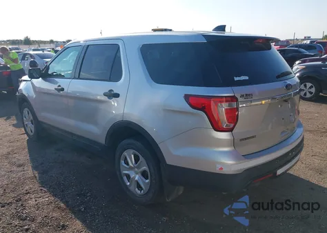 2016 Ford Police Interceptor z USA, uszkodzony, nr VIN 1FM5K8AR5GGB97062